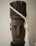 Grande suspension balinaise en perles de bois et coquillage