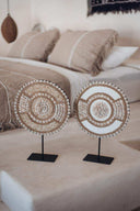 Bouclier ethnique balinais en perles et coquillages